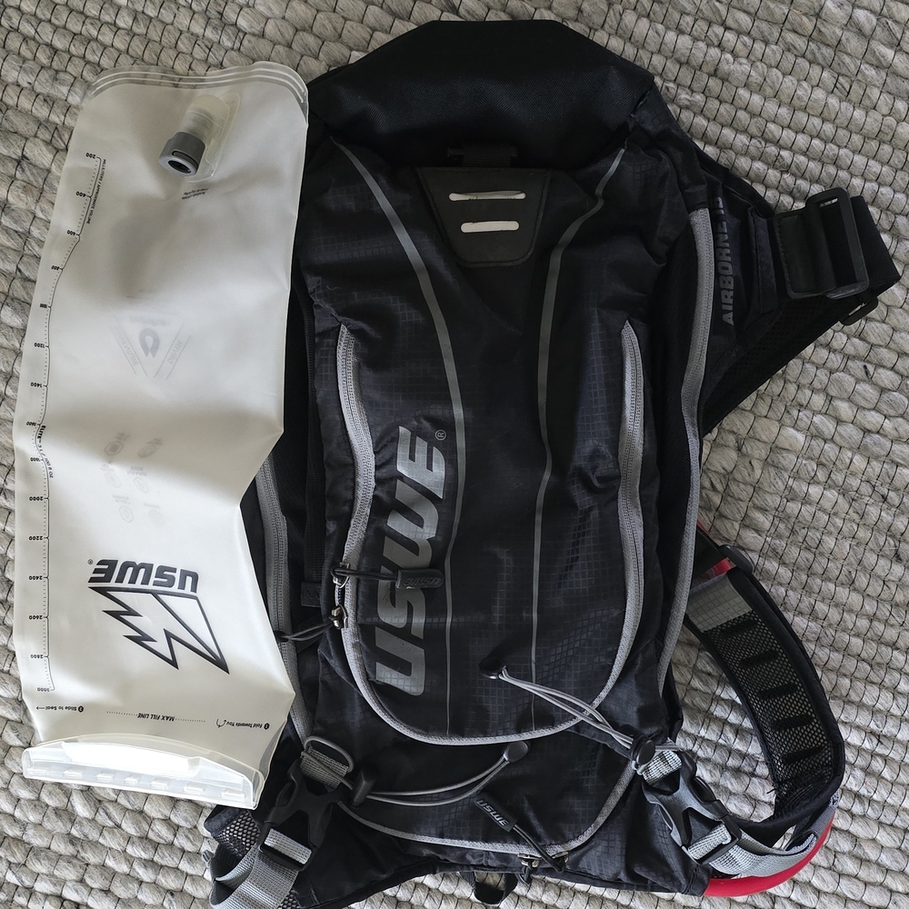 Black Hydration Backpack - Picture 3 of 3